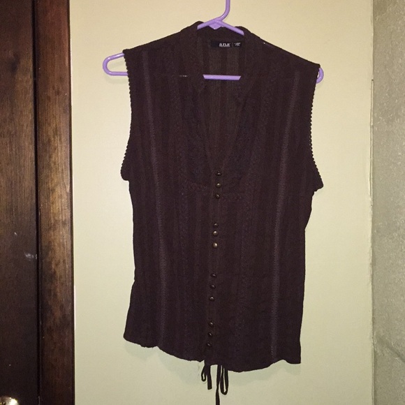 Lotof2 Ana button front embroidered tanks. Size XL - Picture 3 of 5